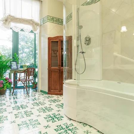 Apartment Huge With Private Garden