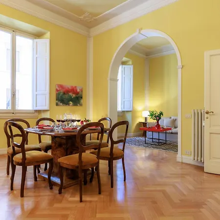 Huge With Private Garden Apartment Florence
