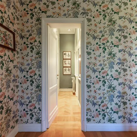 Huge With Private Garden Apartment
