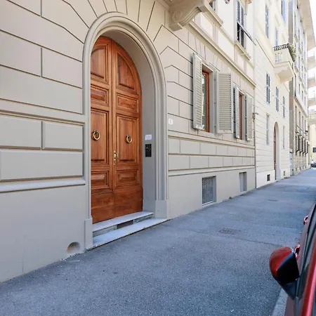 Huge With Private Garden Apartment