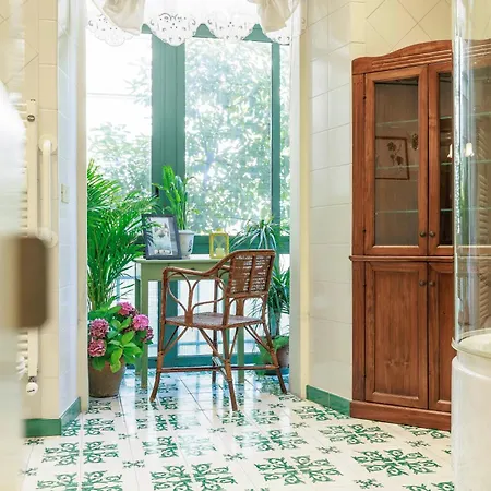 Huge With Private Garden Apartment *