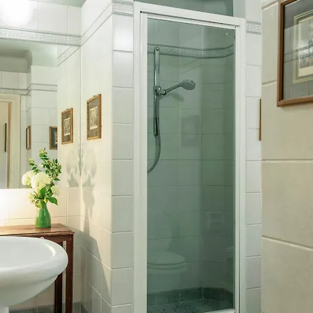 Huge With Private Garden Apartment