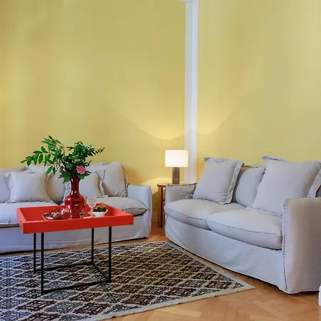 Huge With Private Garden Apartment