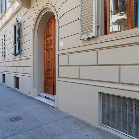 Huge With Private Garden Apartment *