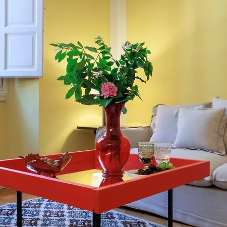 Apartment Huge With Private Garden *