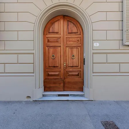 Huge With Private Garden Apartment *