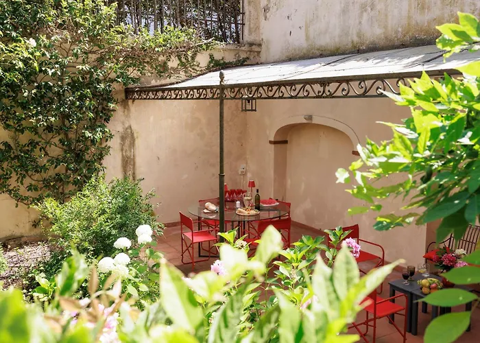 Huge With Private Garden Διαμέρισμα *